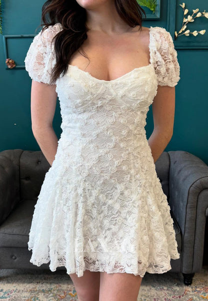 Scoop-Neck Cap-Sleeves Floral Embellished Allover Lace Pleated A-Line Homecoming Dress