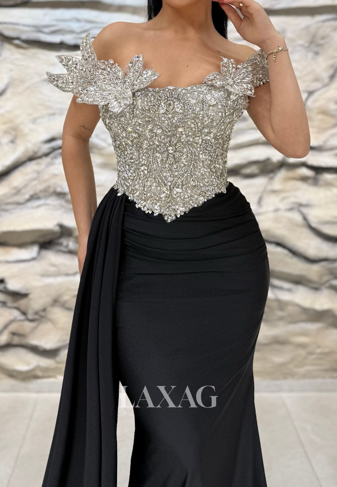 Bateau-Neck Sleeveless Satin Pleated Party Gowns Sequined Beaded Rhinestone Mermaid Prom Dress