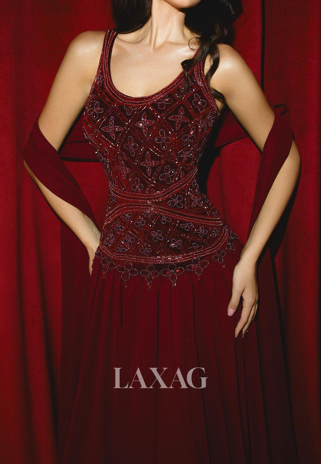 Scoop-Neck Straps Chiffon Pleated Mermaid Evening Dress Sequined Applique Formal Gowns