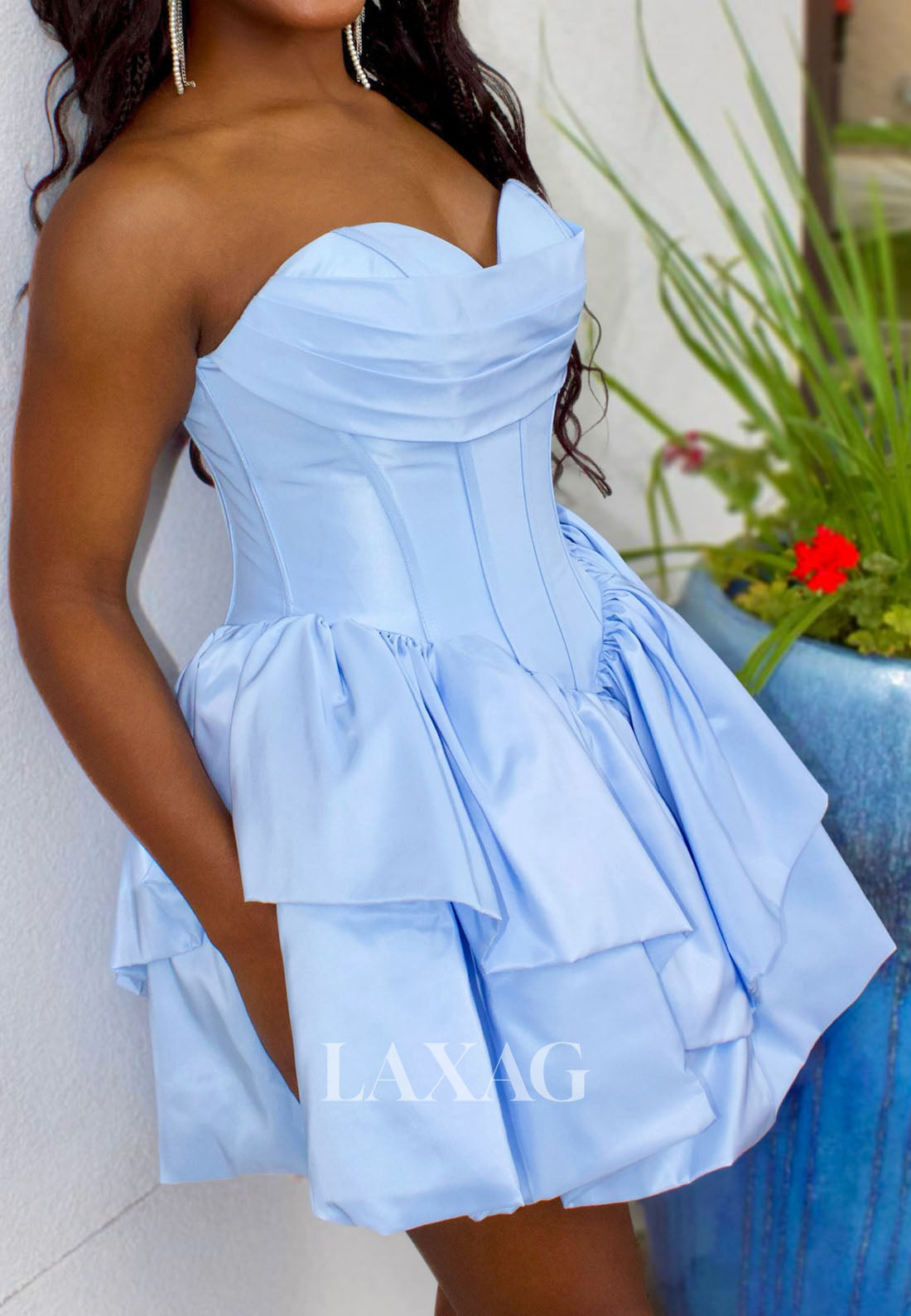 Off-Shoulder Sleeveless Sweetheart Pleated Satin Tiered Short A-Line Party Homecoming Dress