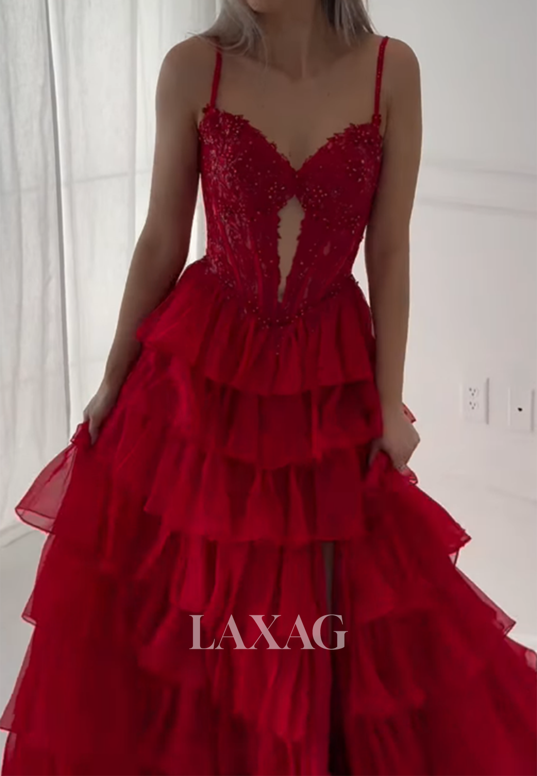 Off-Shoulder Beaded Applique Tiered Party Gowns V-Neck Spaghetti Straps Tulle Pleated A-Line Prom Dress