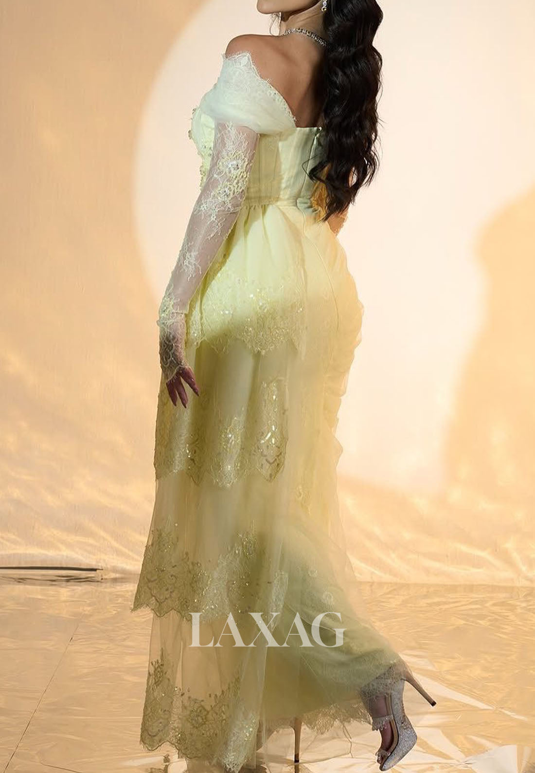 V-Neck Long-Sleeves Tiered Formal Gowns Lace Applique Sequined Pleated Tulle Mermaid Evening Dress