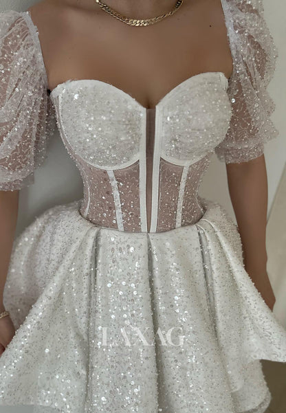 فستان قصير من الساتان بتصميم حورية البحر لحفل التخرج، بدون أكمام، بتصميم على شكل قلب، مع فيونكة، وكتف مكشوف