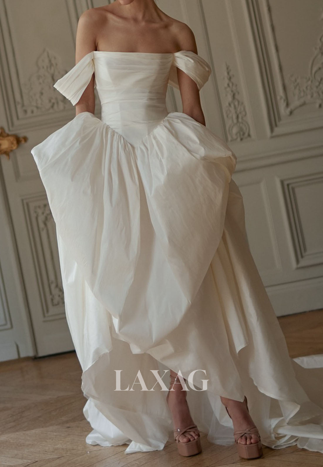 Bateau-Neck Sleeveless Pleated A-Line Wedding Dress Off-Shoulder Chiffon Bride Gowns with Train