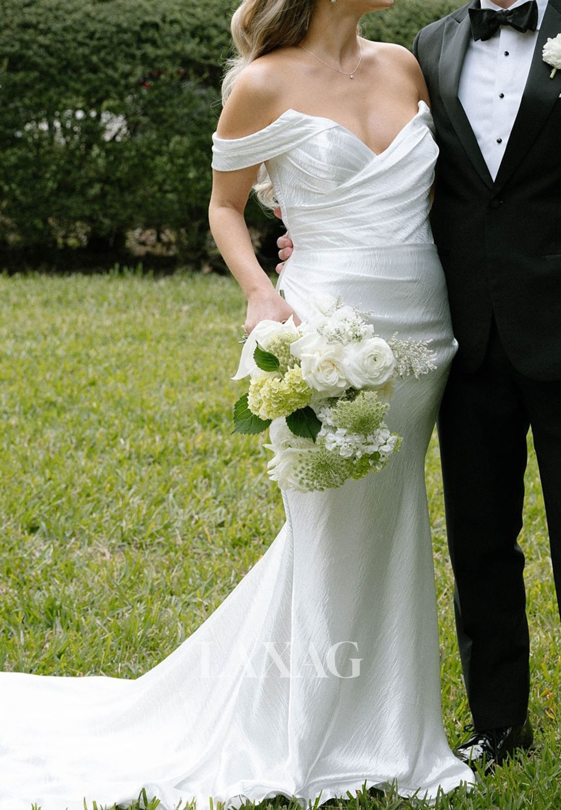 V-Neck Sleeveless Sweep Train Mermaid Wedding Dress Off-Shoulder Pleated Satin Bride Gowns