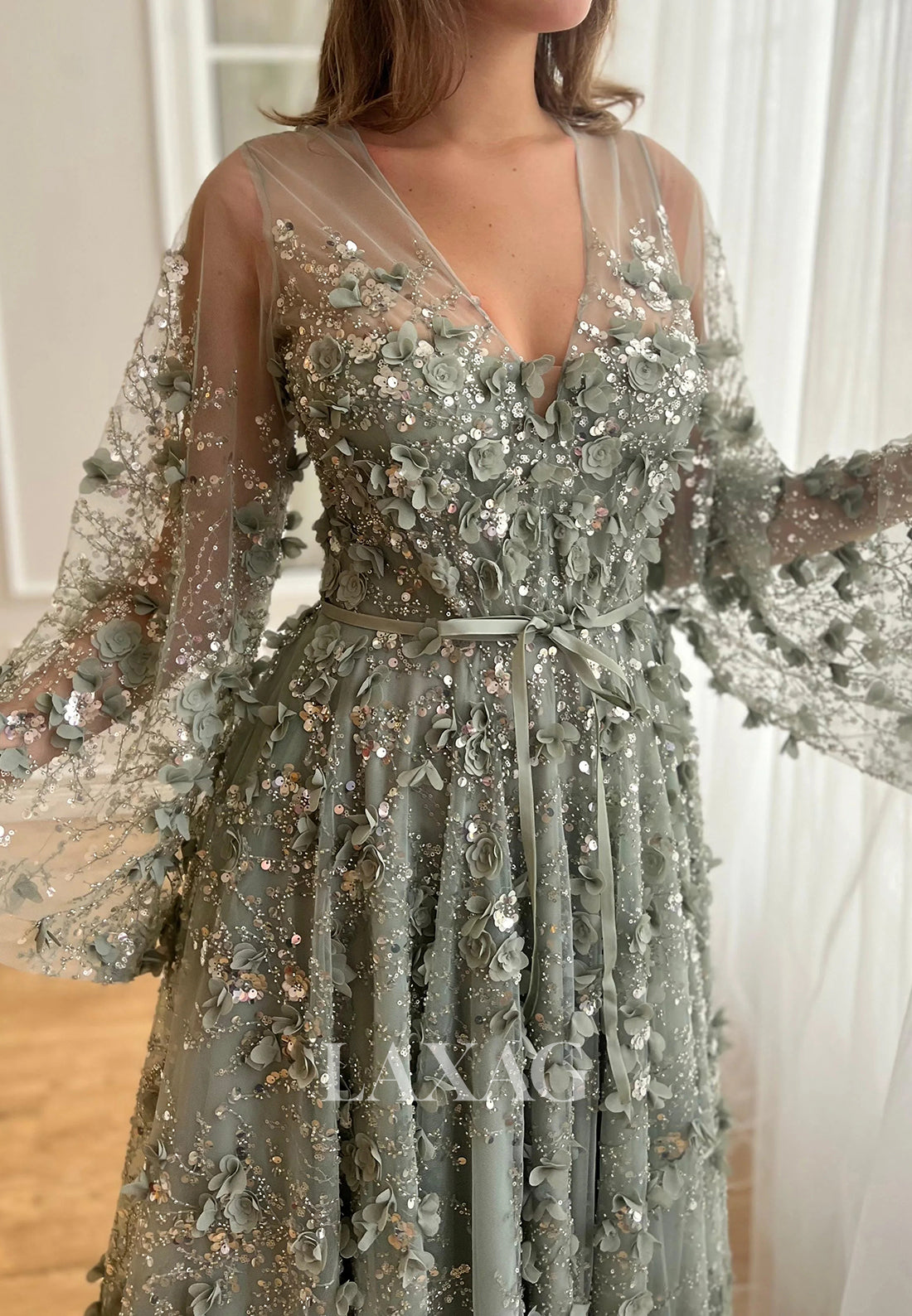 V-Neck Long-Sleeves Sequined Party Gowns Floral Embellished Pleated Tulle A-Line Prom Dress