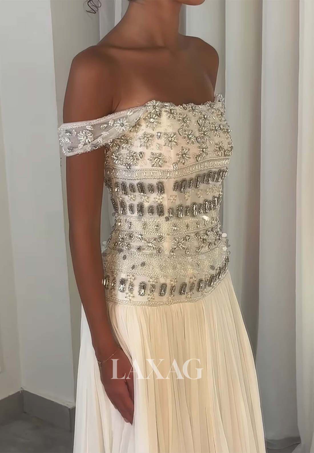 Bateau-Neck Sleeveless Rhinestone Beaded Party Gowns Floor-Length Chiffon Pleated A-Line Prom Dress