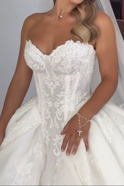 Sweetheart Long-Sleeves Beaded Lace Applique Chiffon Pleated A-Line Wedding Dress