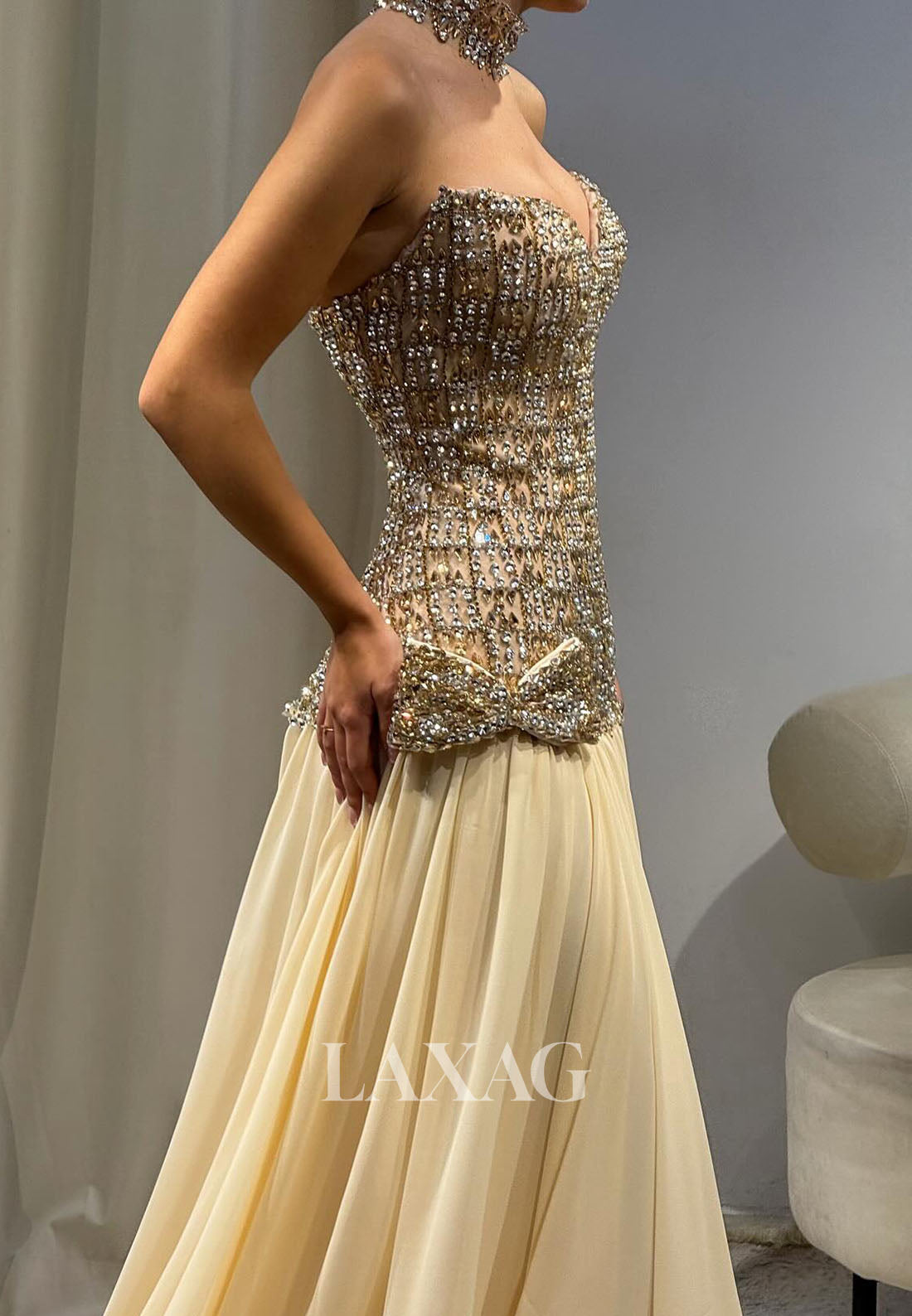 Off-Shoulder Sweetheart Chiffon Pleated A-Line Prom Dress Sleeveless Rhinestone Beaded Party Gowns