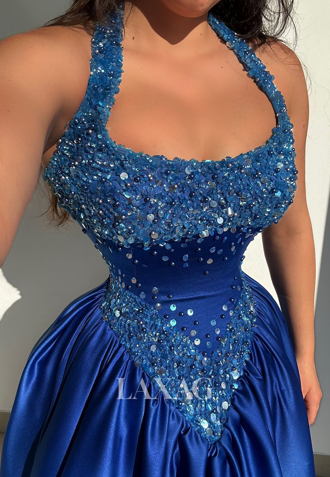 Halter Scoop-Neck Sequined Beaded Party Gowns Sleeveless Pleated Satin A-Line Prom Dress