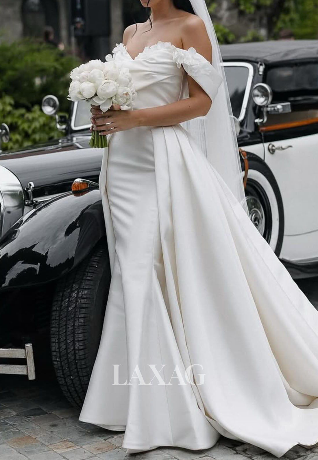 Sweetheart Sleeveless Mermaid Wedding Dress Off-Shoulder Floral Embellished Satin Bride Gowns