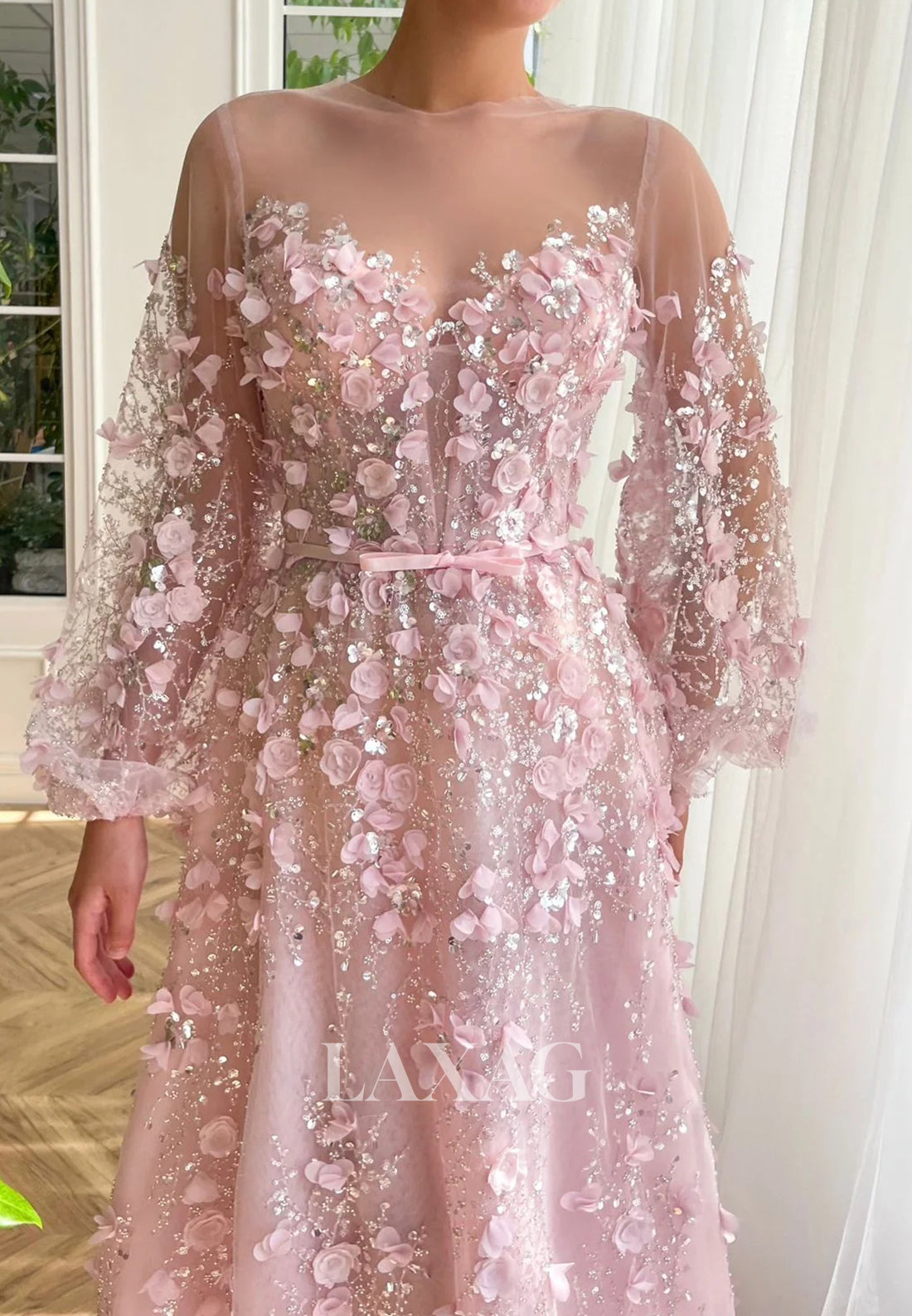Sweetheart Long-Sleeves Sequined Party Gowns Tulle Floral Embellished A-Line Prom Dress