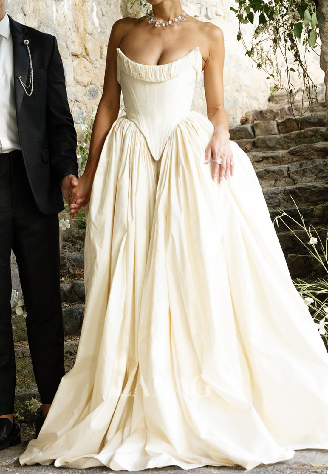 Scoop-Neck Off-Shoulder Pleated Satin Bride Gowns Sleeveless Pleated A-Line Wedding Dress with Train