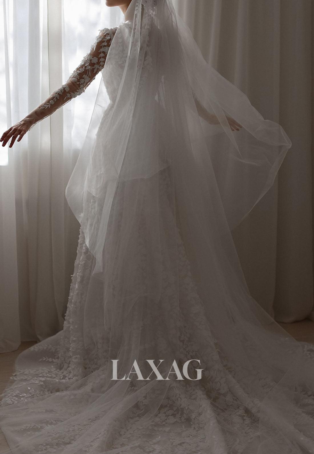 Scoop-Neck Long-Sleeves Bride Gowns Applique Sequined Pleated Tulle A-Line Wedding Dress