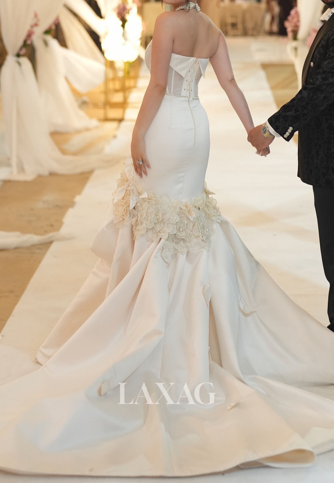 Off-Shoulder Sleeveless Trumpet Mermaid Wedding Dress Floral Embellished Beaded Satin Bride Gowns