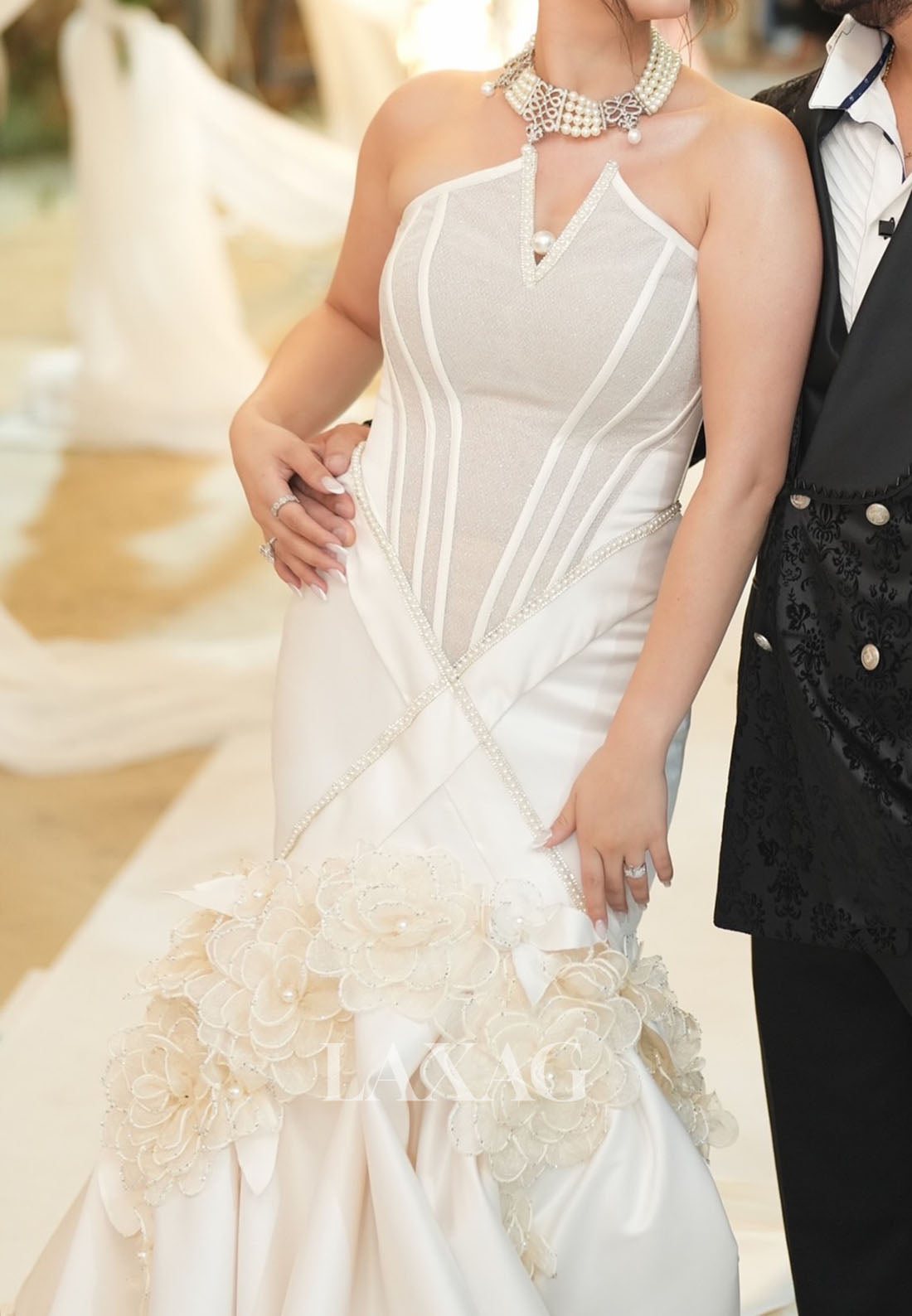 Off-Shoulder Sleeveless Trumpet Mermaid Wedding Dress Floral Embellished Beaded Satin Bride Gowns