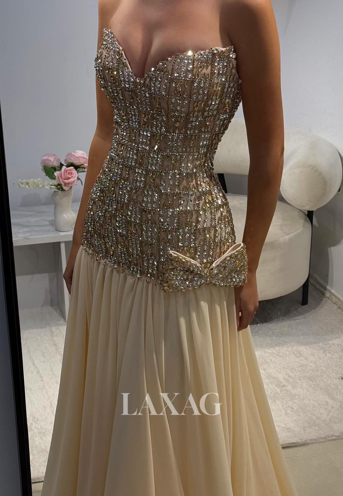 Off-Shoulder Sweetheart Chiffon Pleated A-Line Prom Dress Sleeveless Rhinestone Beaded Party Gowns