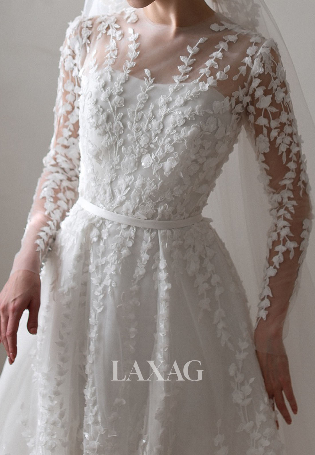 Scoop-Neck Long-Sleeves Bride Gowns Applique Sequined Pleated Tulle A-Line Wedding Dress