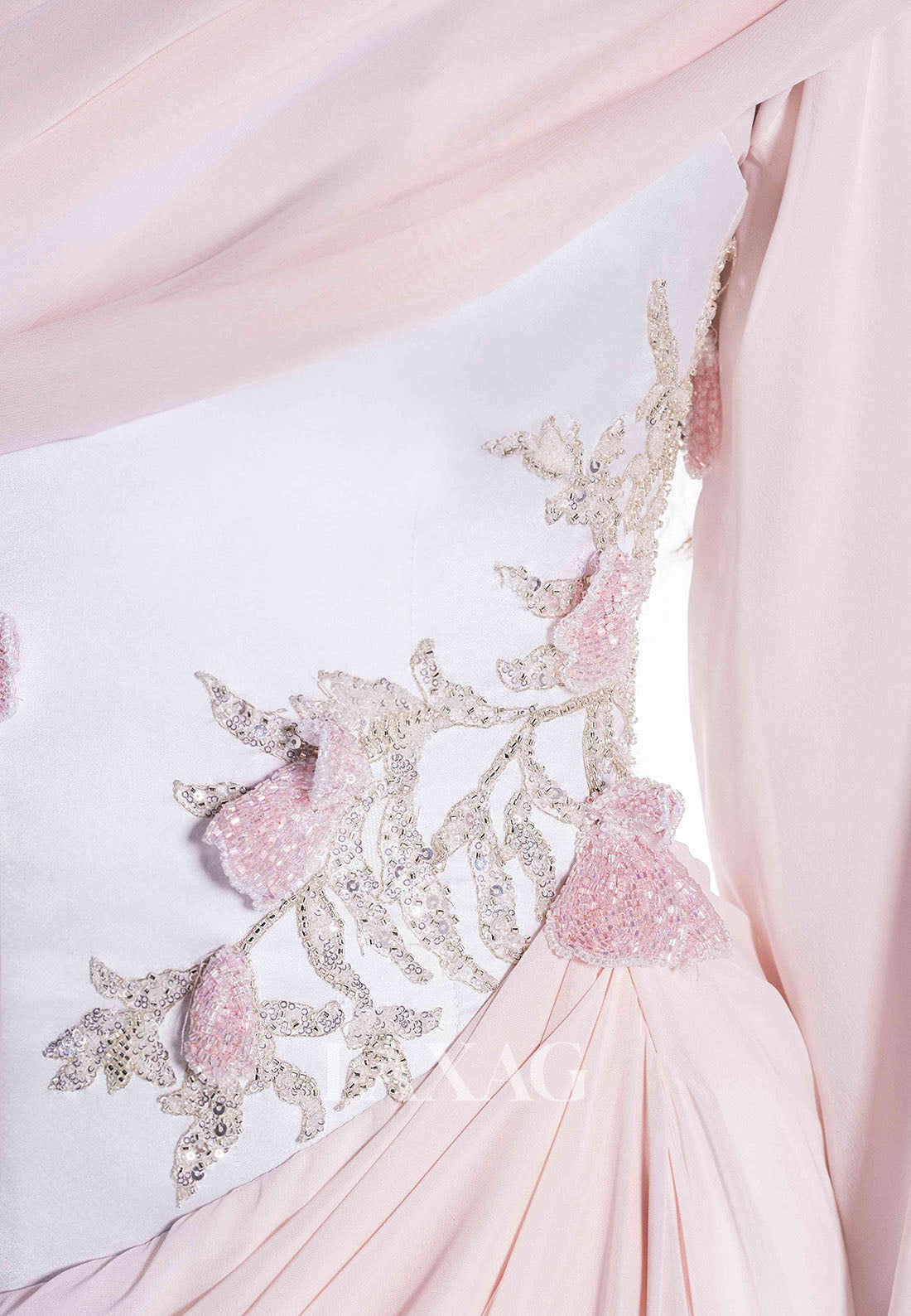 Scoop-Neck Long-Sleeves Fitted Evening Dress Sequined Applique Chiffon Pleated Formal Gowns