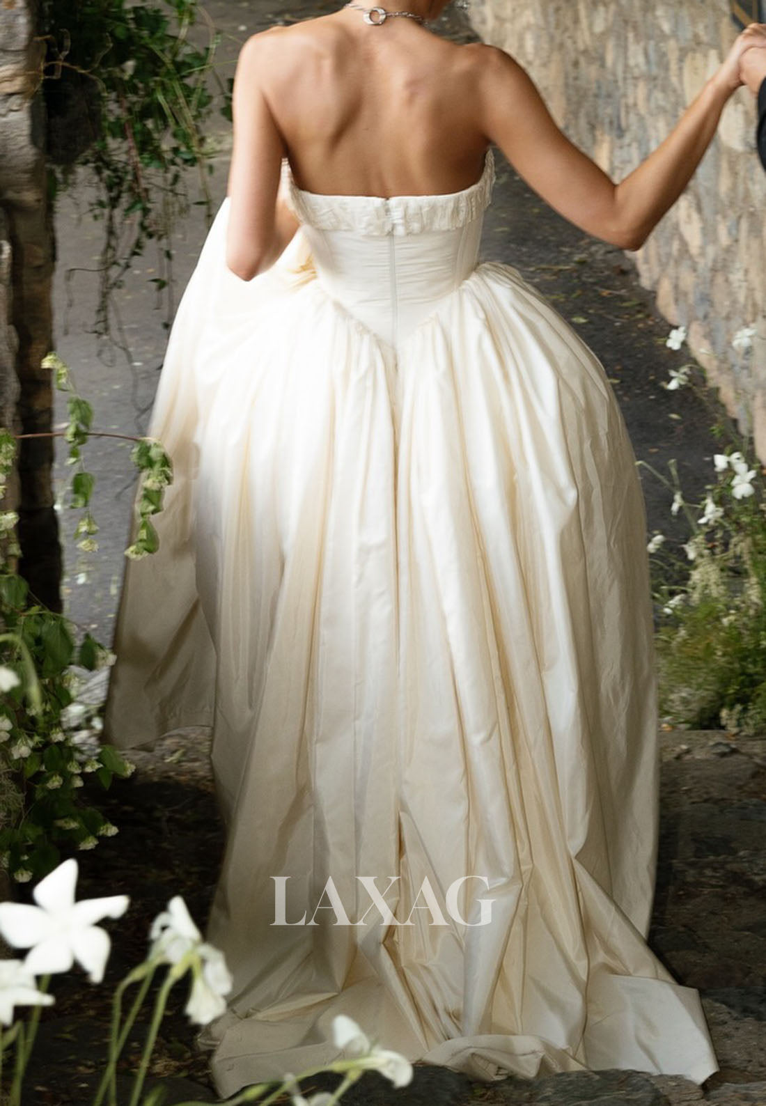 Scoop-Neck Off-Shoulder Pleated Satin Bride Gowns Sleeveless Pleated A-Line Wedding Dress with Train