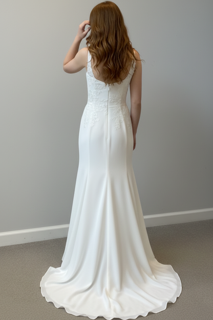 Scoop-Neck Straps Floral Embellished Applique Satin Fitted Wedding Dress with Train