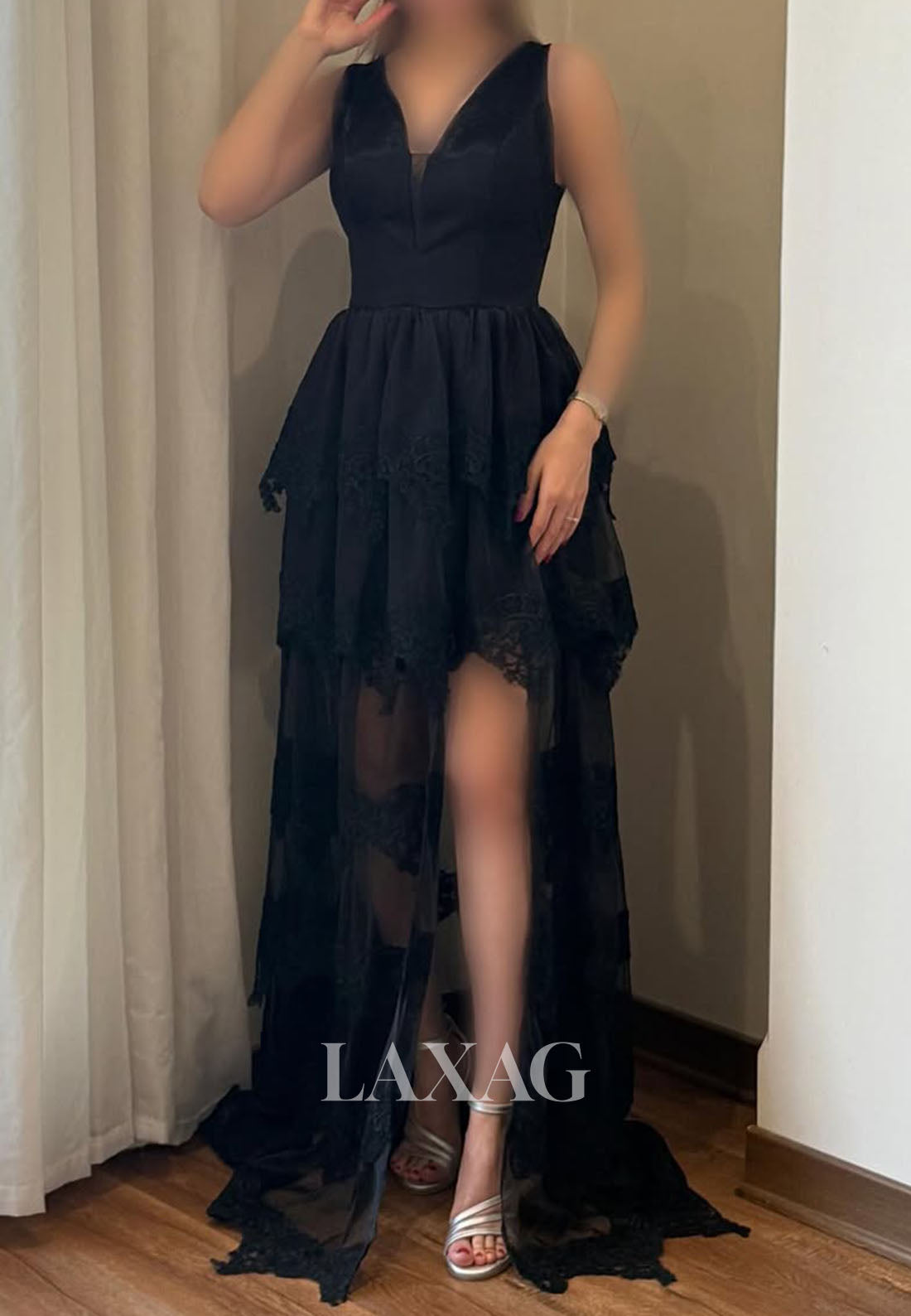 V-Neck Straps Pleated Satin&Tulle A-Line Prom Dress Sleeveless Lace Applique Tiered Party Gowns