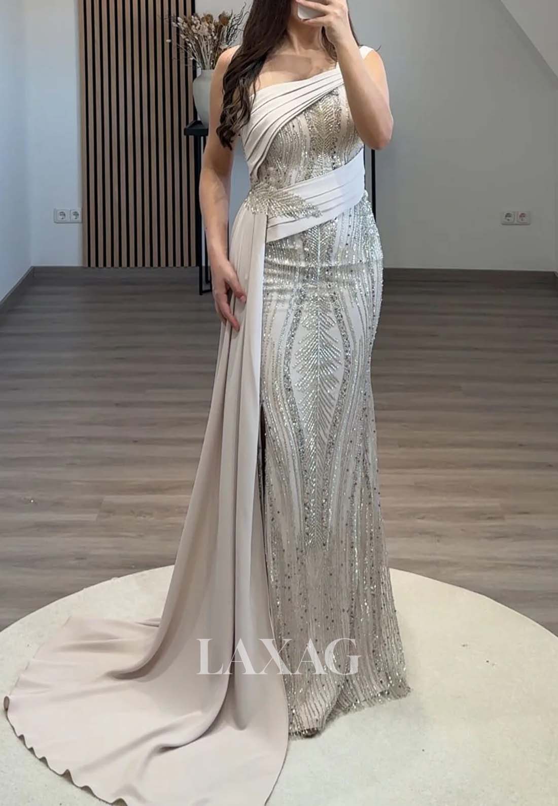 فستان سهرة حورية البحر بدون أكمام ورقبة غير متماثلة، مزين بالكامل بالخرز، مع ذيل من الساتان