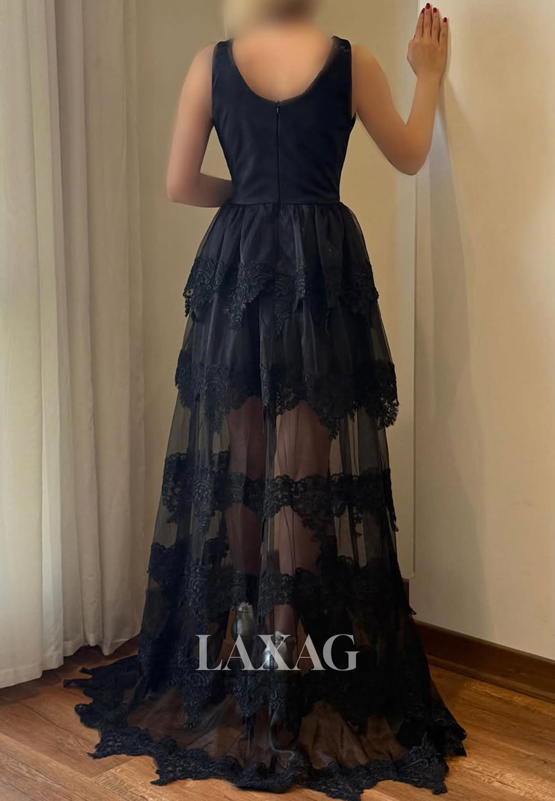 V-Neck Straps Pleated Satin&Tulle A-Line Prom Dress Sleeveless Lace Applique Tiered Party Gowns