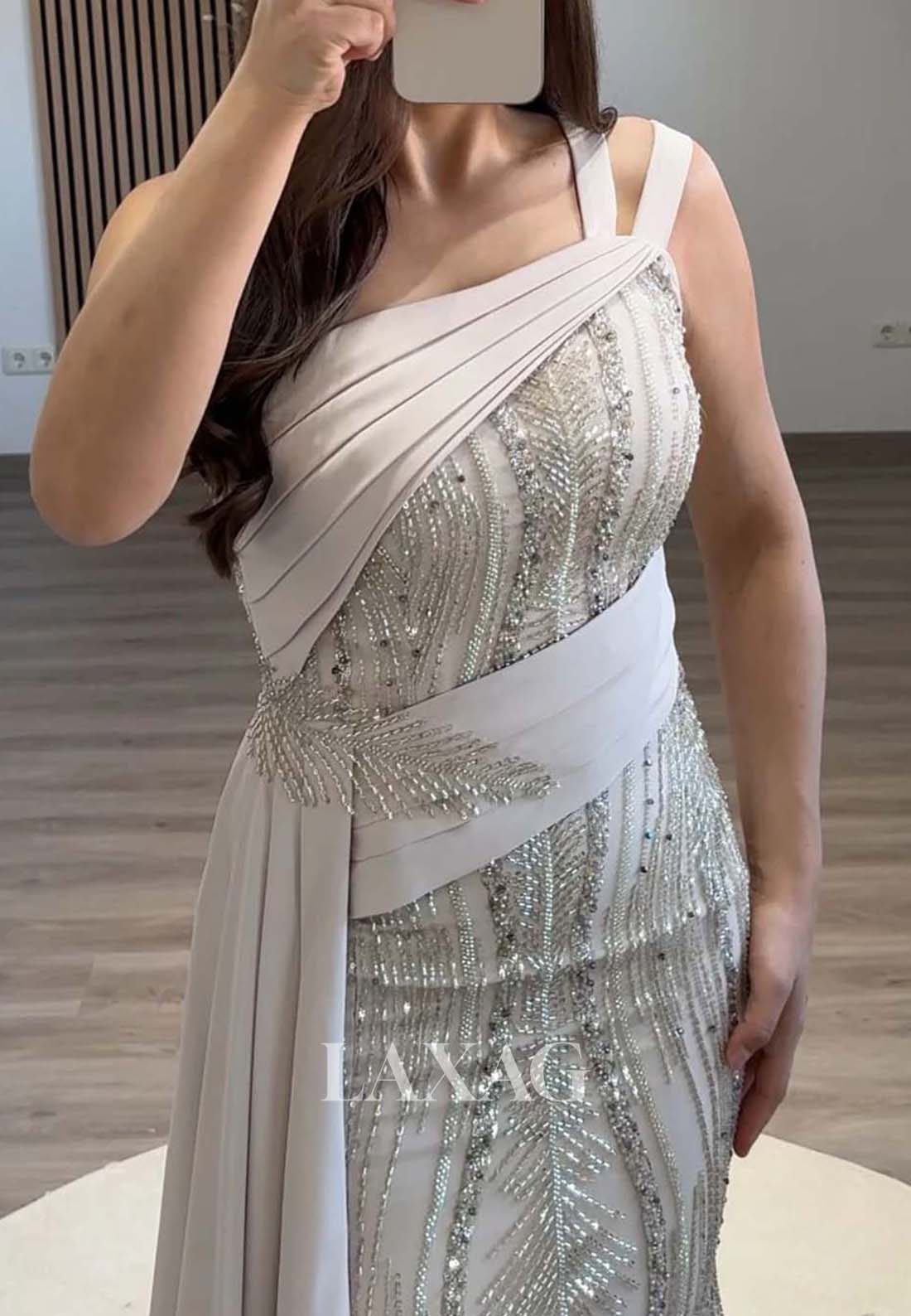 فستان سهرة حورية البحر بدون أكمام ورقبة غير متماثلة، مزين بالكامل بالخرز، مع ذيل من الساتان