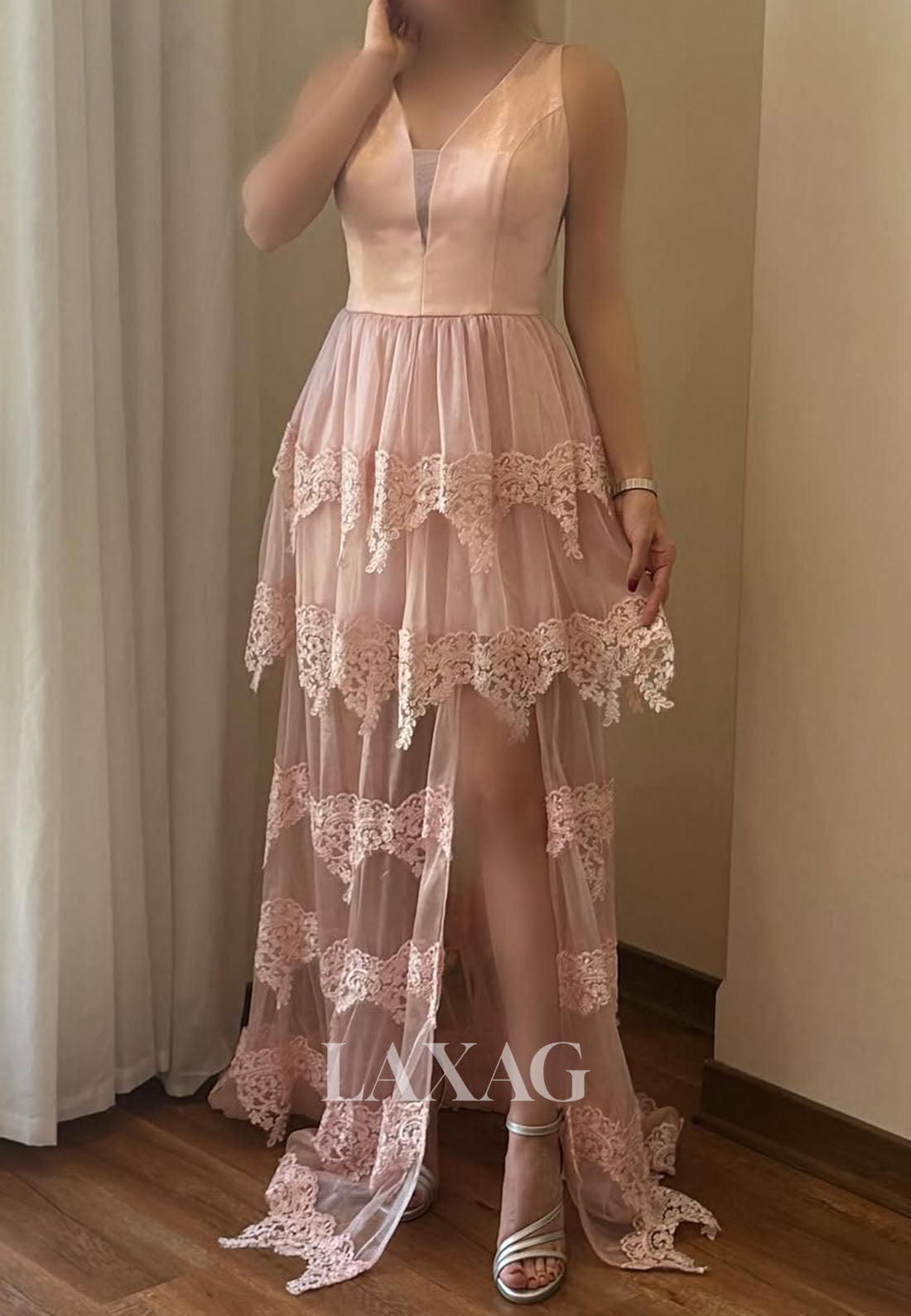 V-Neck Straps Pleated Satin&Tulle A-Line Prom Dress Sleeveless Lace Applique Tiered Party Gowns