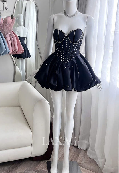 فستان قصير من الساتان بتصميم حورية البحر لحفل التخرج، بدون أكمام، بتصميم على شكل قلب، مع فيونكة، وكتف مكشوف