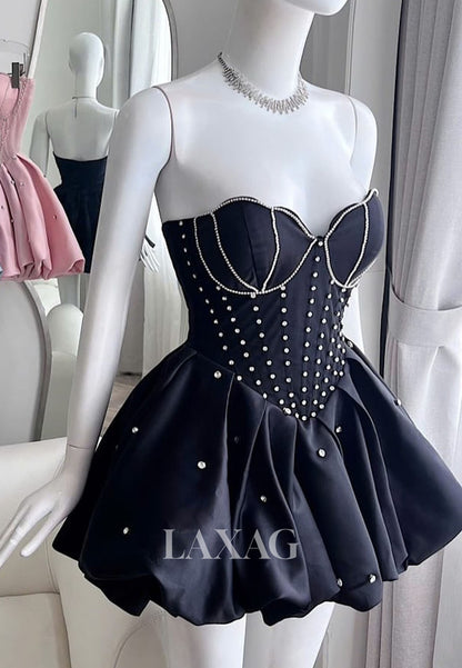 فستان قصير من الساتان بتصميم حورية البحر لحفل التخرج، بدون أكمام، بتصميم على شكل قلب، مع فيونكة، وكتف مكشوف