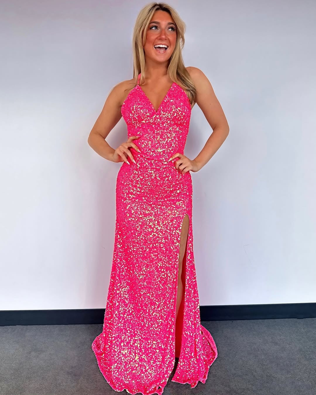 Women's Glittery Sequins V-Neck Long Prom Dress Sleeveless Mermaid Party Gowns