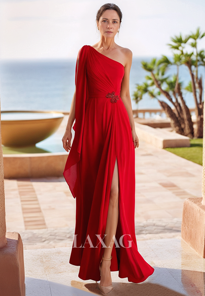 فساتين أم العروس المجهزة بدون أكمام ذات الرقبة غير المتماثلة، فساتين الكوكتيل المزينة بالخرز والمطوية بطول الأرض