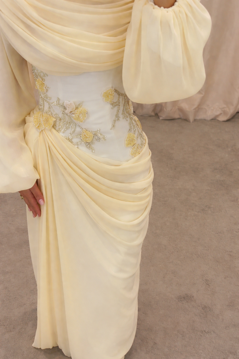 Scoop-Neck Long-Sleeves Fitted Evening Dress Sequined Applique Chiffon Pleated Formal Gowns