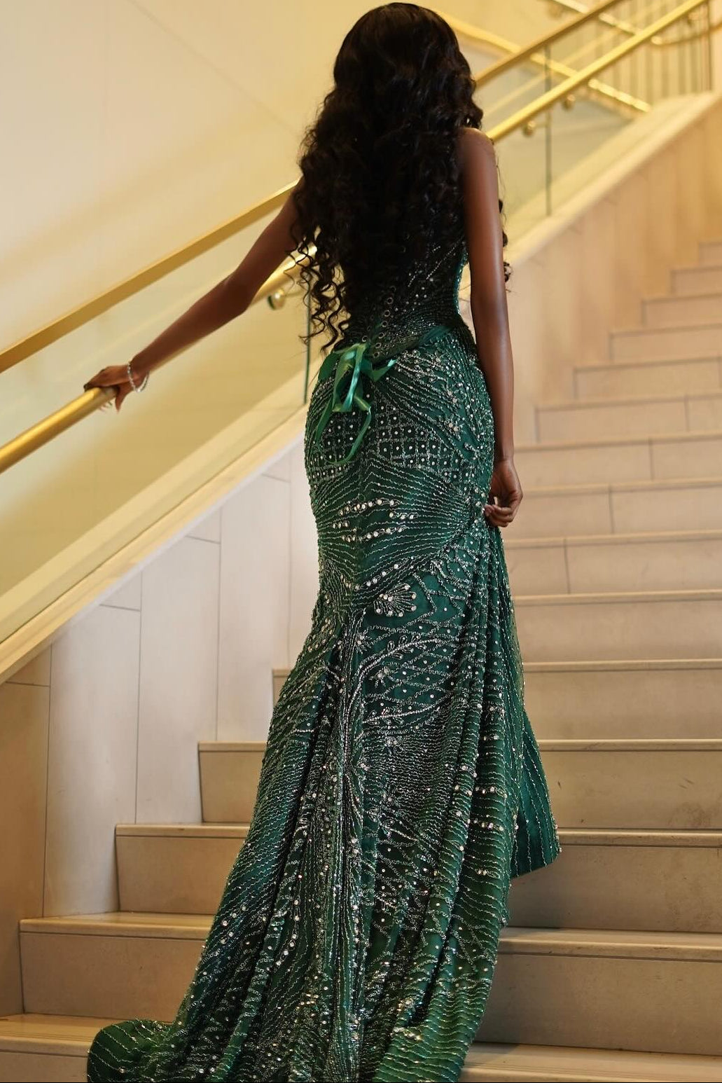 Sweetheart Off-Shoulder Fully Sequined Beaded Prom Dress Sleeveless Sweep Train Party Gowns