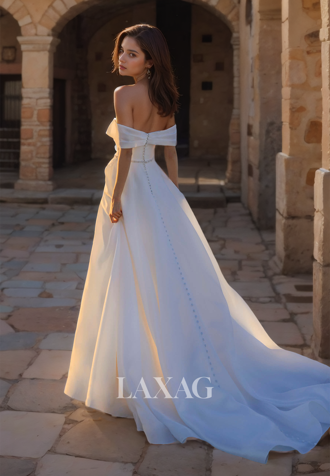 Simple Tube Top Sleeveless Satin Bride Dress Pleated Beaded A-Line Wedding Dress with Train