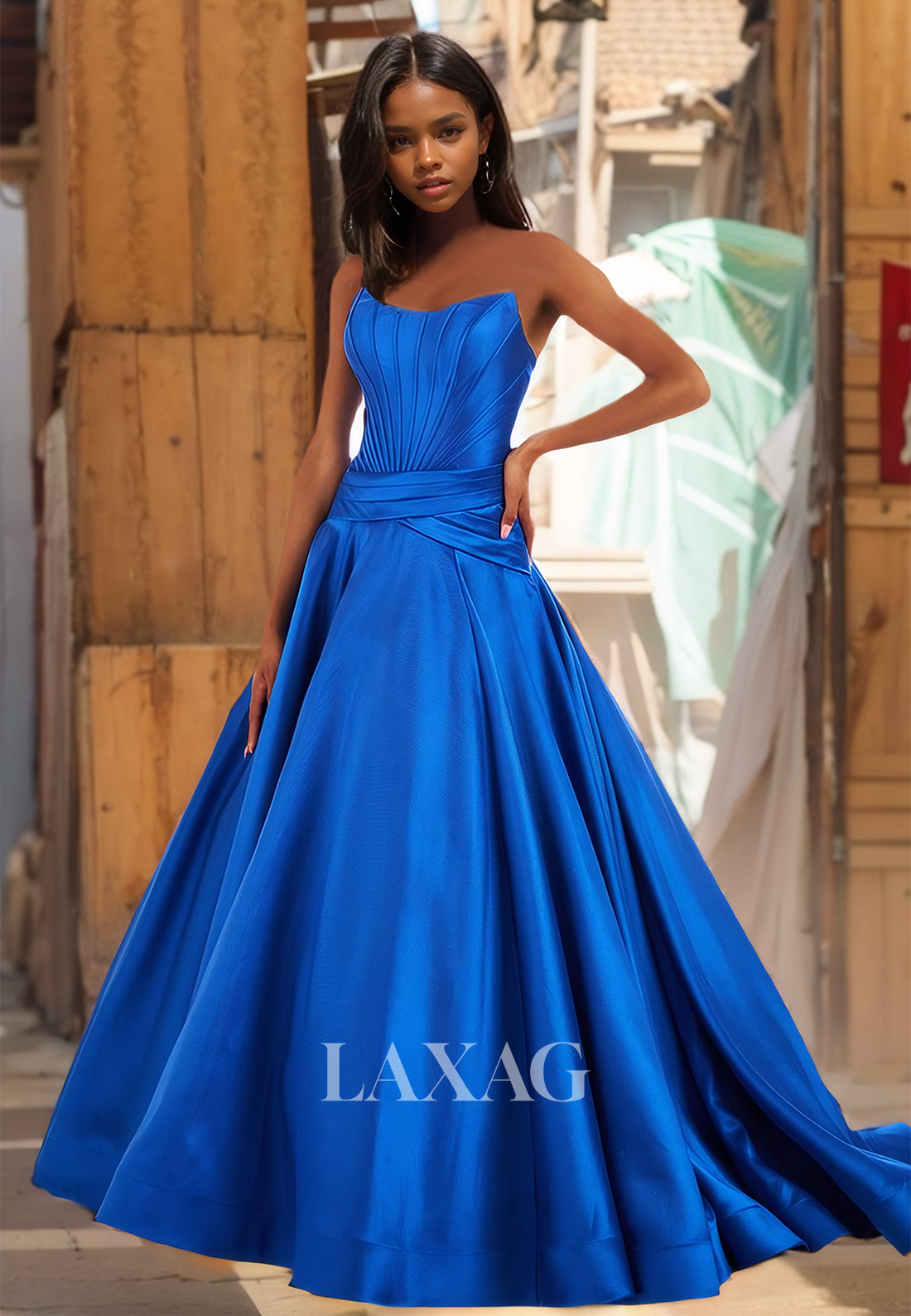 Simple Scoop-Neck Off-Shoulder A-line Prom Dress Sleeveless Pleated Sweep Train Formal Gowns