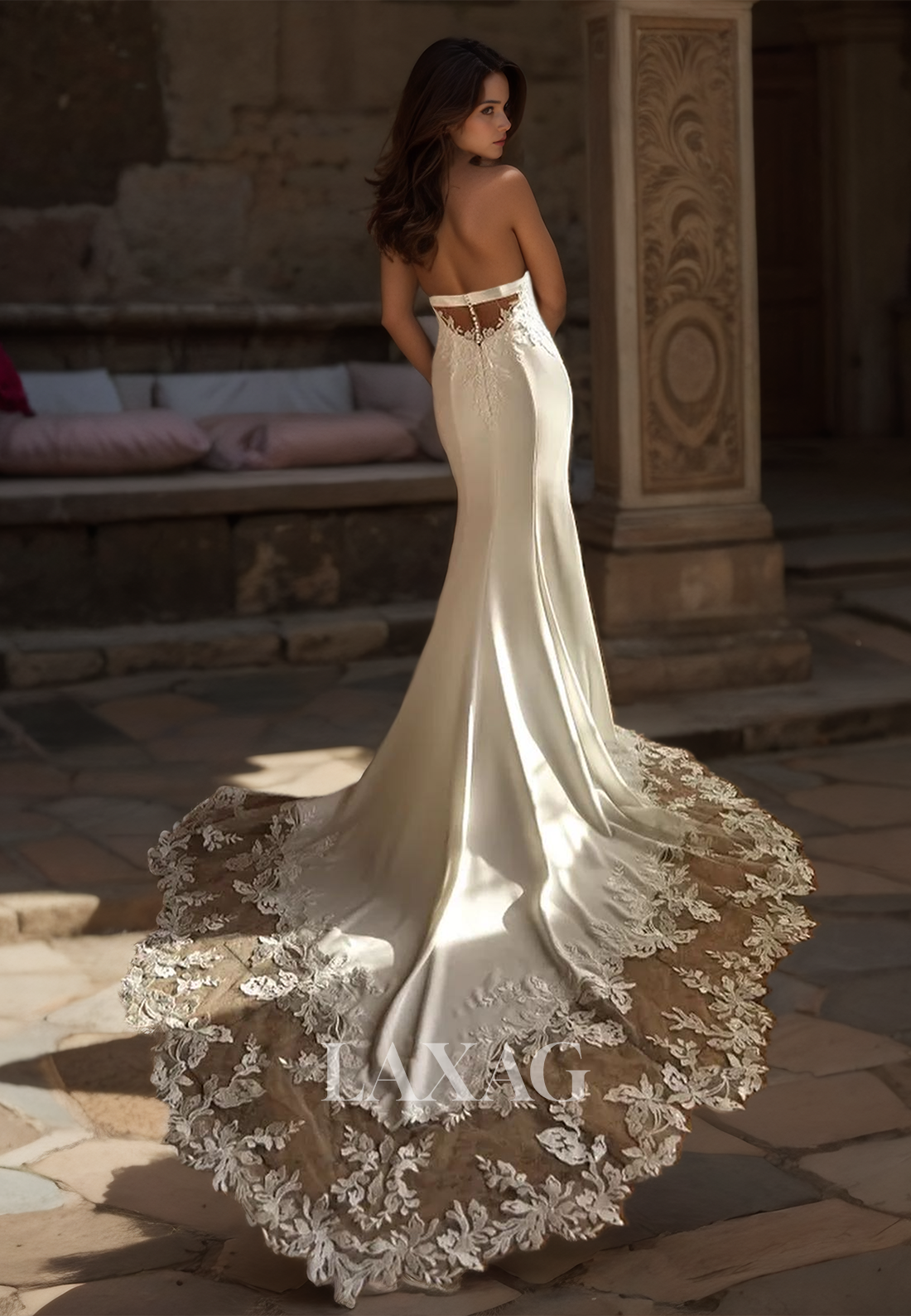 Halter Deep V-Neck Sleeveless Off-Shoulder Beaded Applique Cutout Lace Train Mermaid Wedding Dress