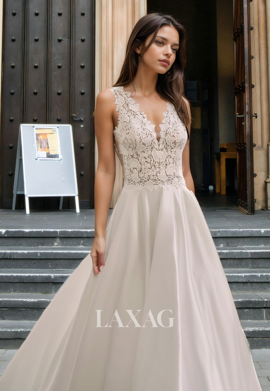 V-Neck Straps Off-Shoulder Sleeveless A-Line Wedding Dress Lace Applique Cutout Bride Gowns with Sweep Train