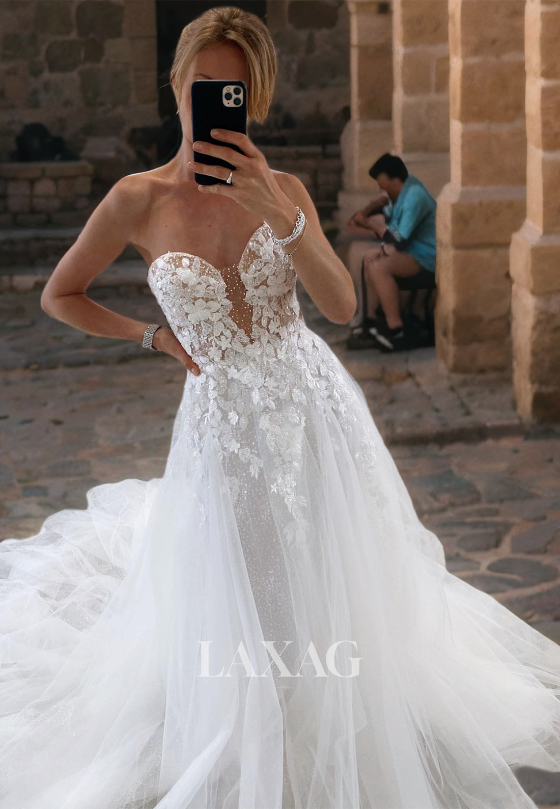 Sleeveless Sweetheart Chapel Train A-Line Applique Tulle Strapless Beach Wedding Dress