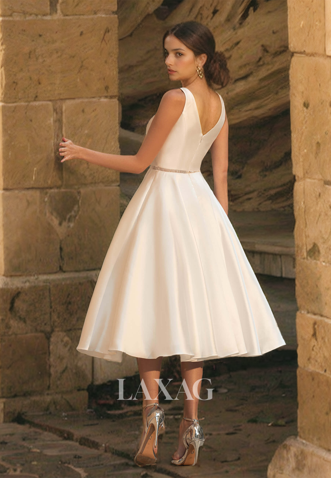 A-Line Straps Knee-Length Bride Dress Sweetheart Sleeveless Satin Boho Beach Wedding Dress