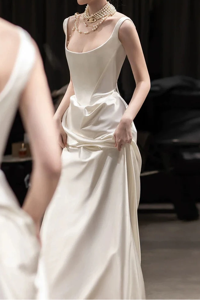 Scoop-Neck Straps Sleeveless Satin Sweep Train Simple Mermaid Wedding Dress