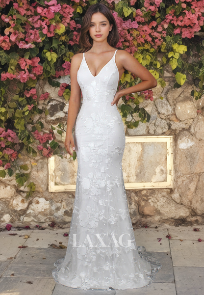 Spaghetti Straps V-Neck Backelss Lace Sleek Satin Wedding Dress with Train