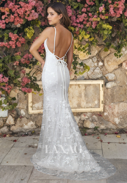 Spaghetti Straps V-Neck Backelss Lace Sleek Satin Wedding Dress with Train