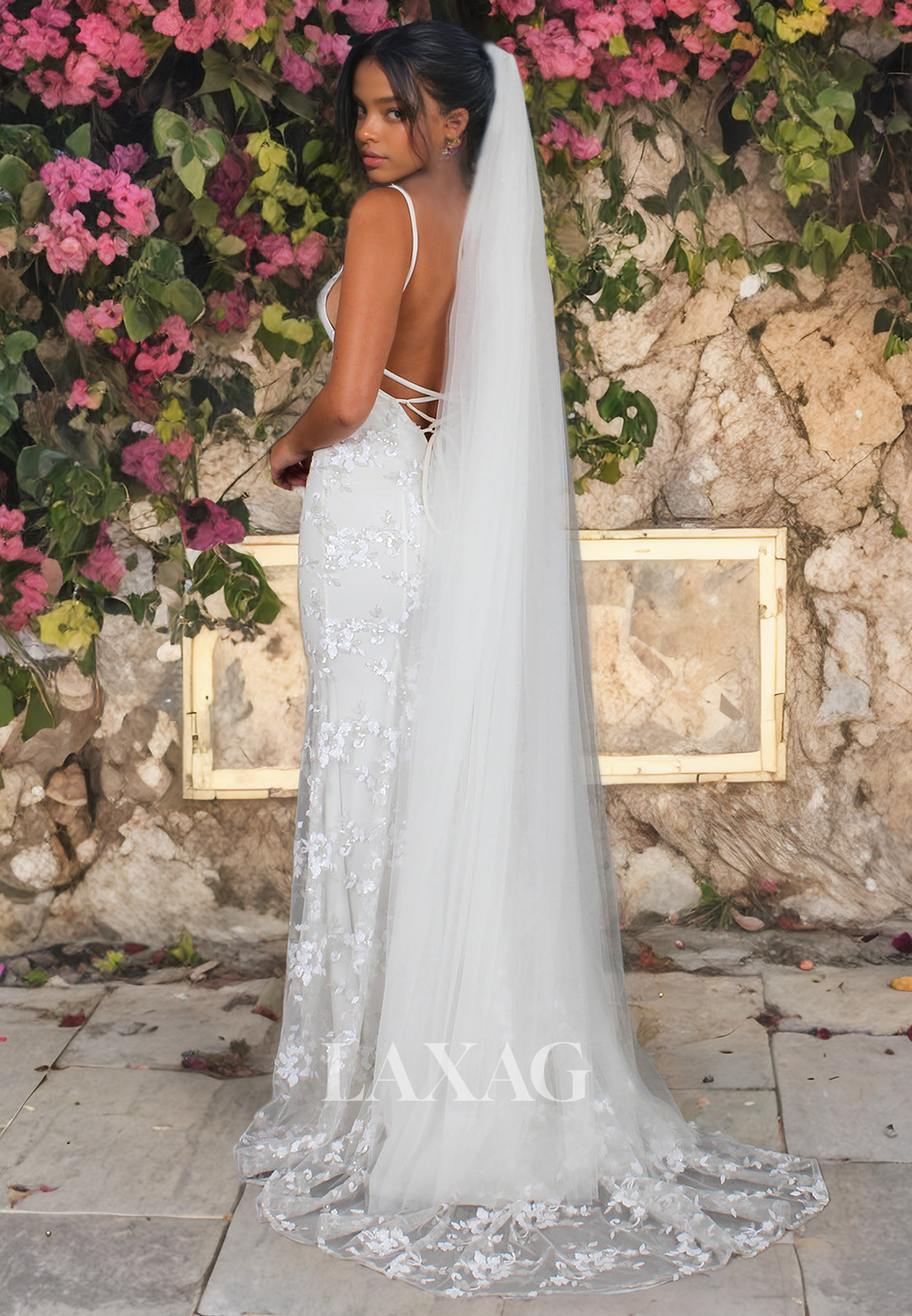 Spaghetti Straps V-Neck Backelss Lace Sleek Satin Wedding Dress with Train