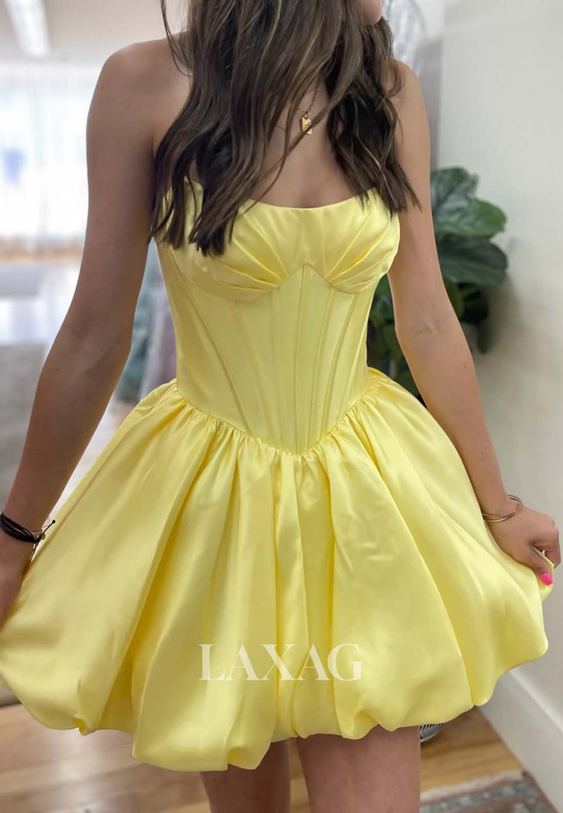Scoop-Neck Off-Shoulder Sleeveless Pleated Satin Simple Short A-Line Party Homecoming Dress